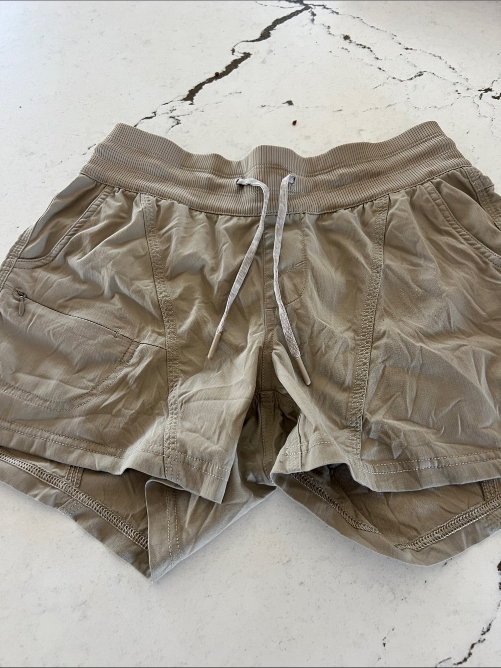 New North Face women’s  Lightweight Drawstring hiking shorts - Taupe small